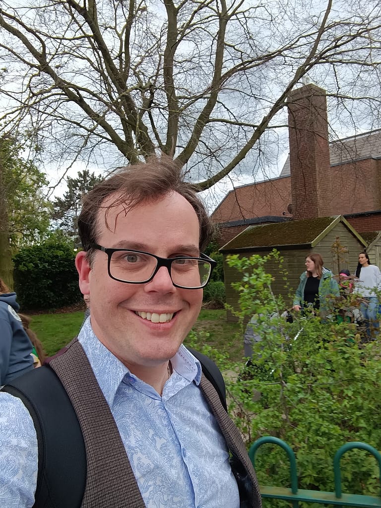 Picture of a handsome illustrator handsoming his way around.